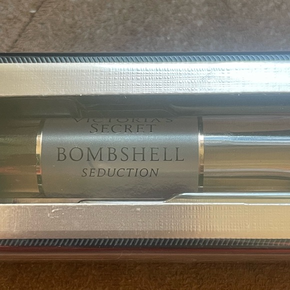 Victoria Secret bombshell seduction perfume - Picture 2 of 4